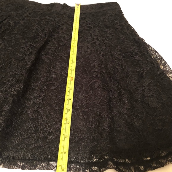 Express Lined Lace Skirt - Picture 4 of 5